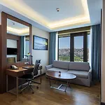 Arise Golden Horn 4*