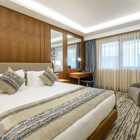 Arise Golden Horn 4*