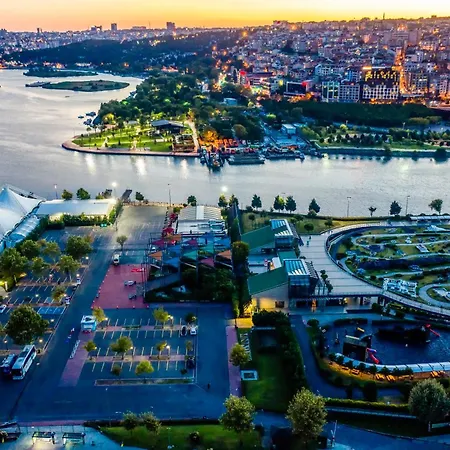 Arise Golden Horn 4*