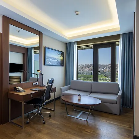 Arise Golden Horn 4*
